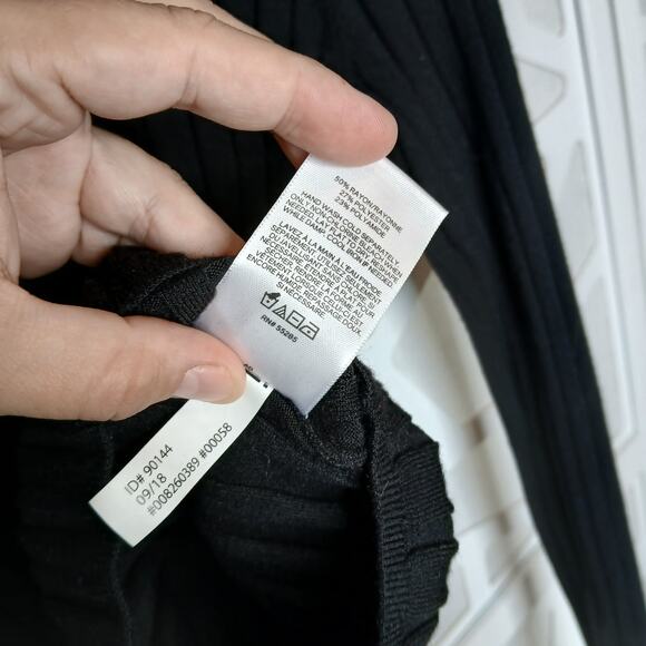 Express Black Stretch Ribbed Crop Crew Neck Sweater Womens LG Goth Academia - Picture 5 of 9